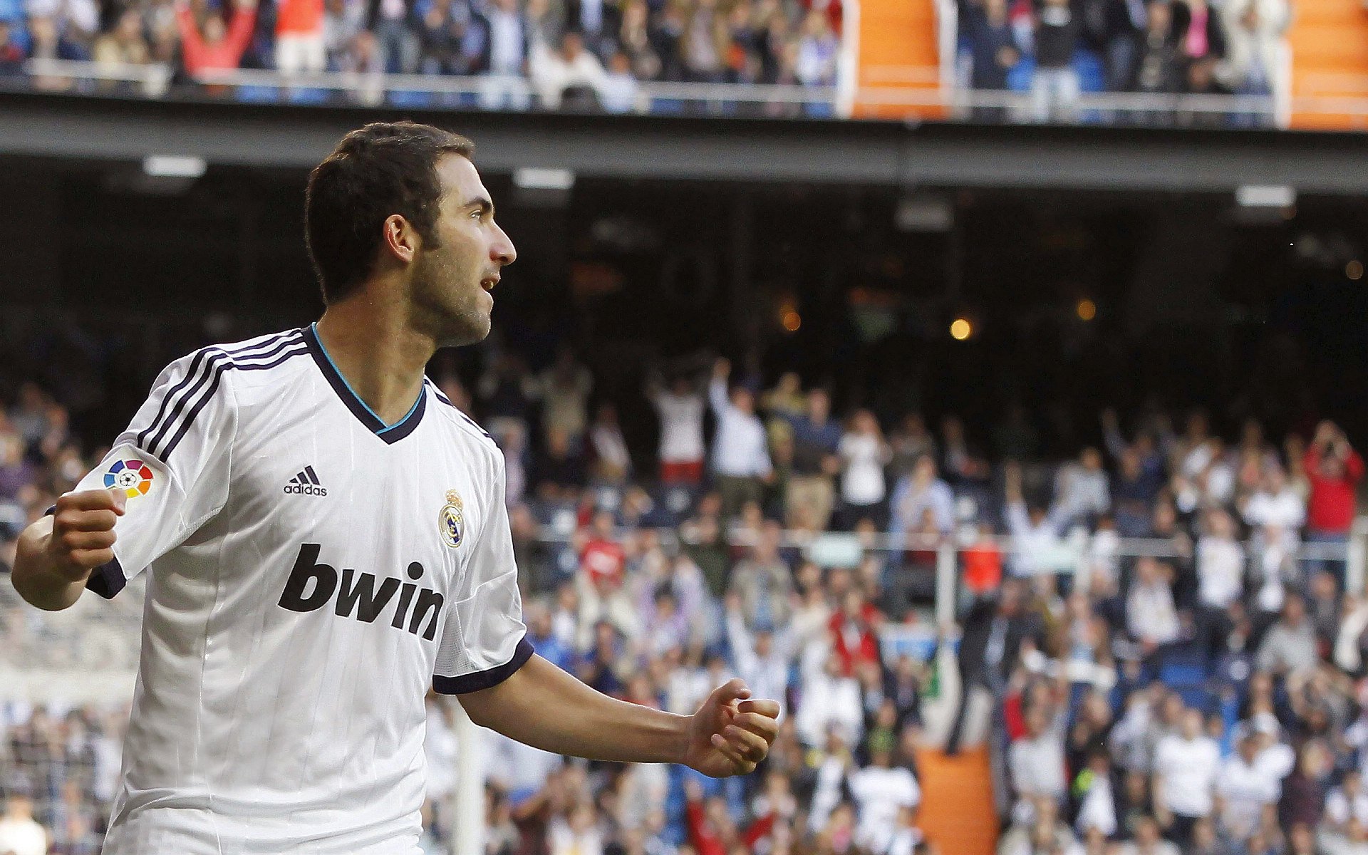 媒体评论国足表现，呼吁改革，评价国足