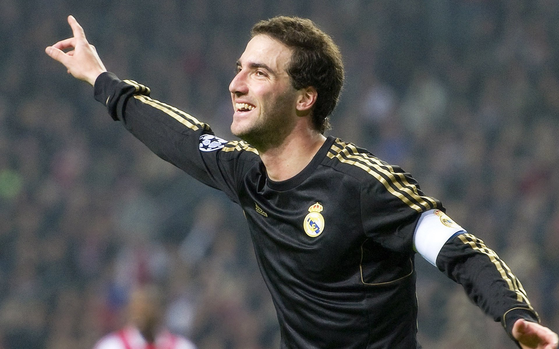 曼城客场大败亚特兰大，惜失欧冠四强，曼城大胜曼联